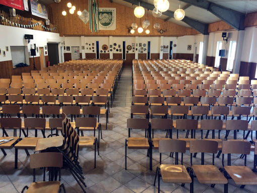 HLH Saal Stuhlreihen